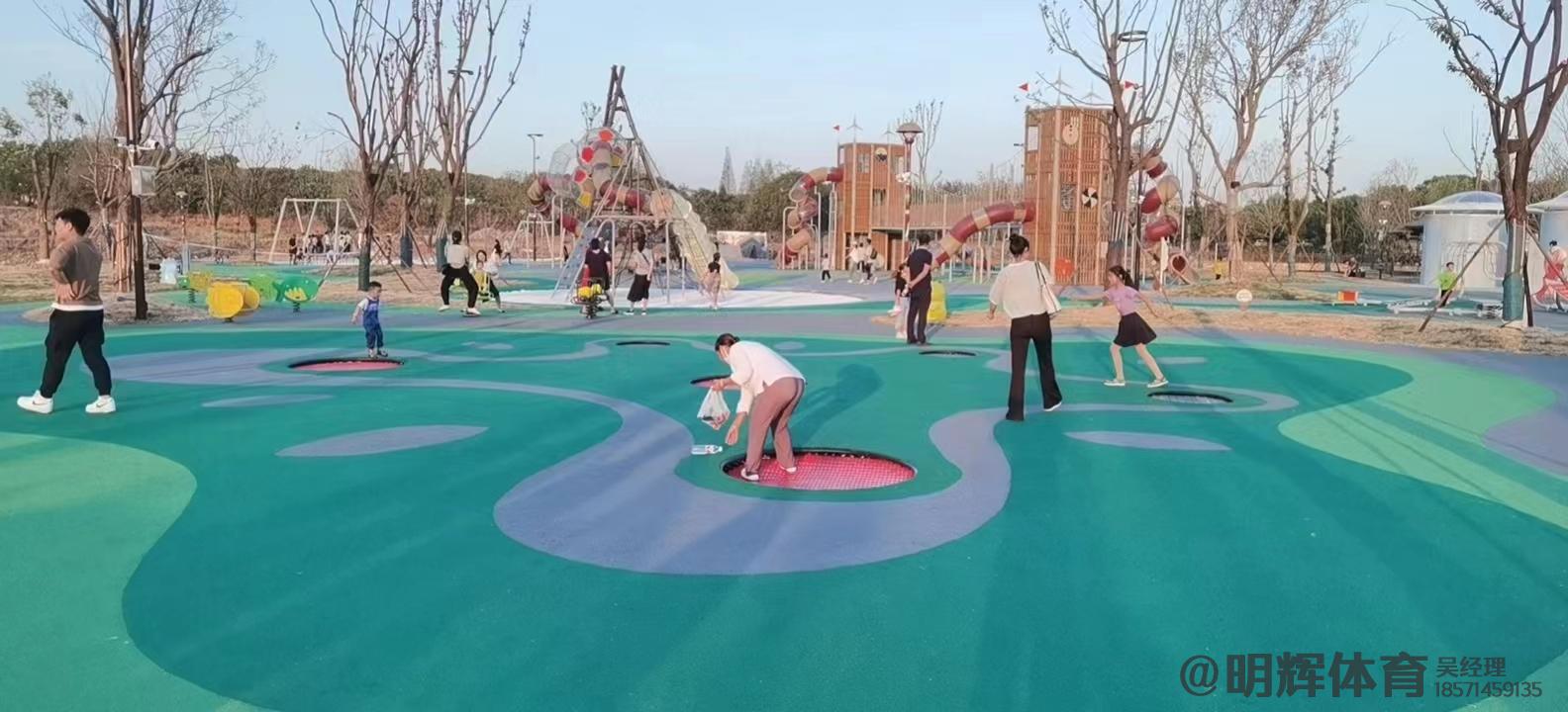 双湖公园跑道是用什么材料做成的